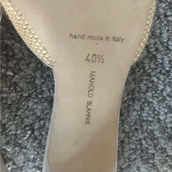 Manolo Blahnik Tan Raffia Mules with Suede Trim - Picture 14 of 14